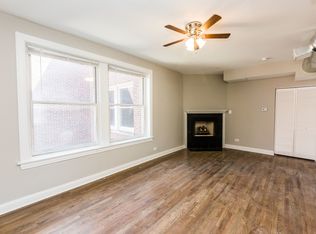 2113 W Caton St APT 2E, Chicago, IL 60647