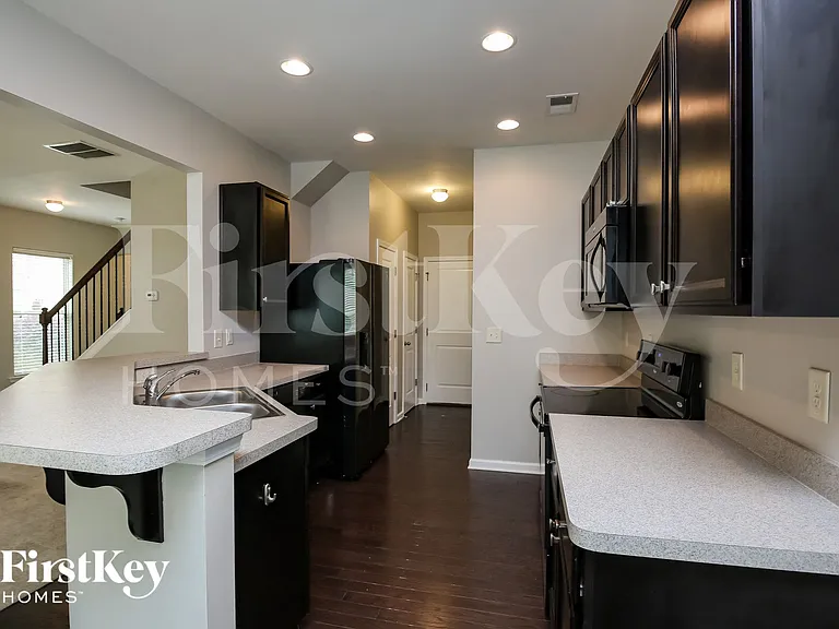 1211 Image Ives Dr — Photo 6