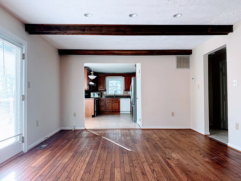 9414 Vernon Dr — Photo 10
