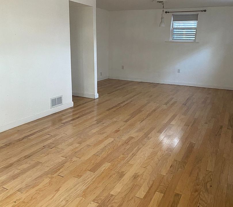 1st image of 207 E Avenue B #8493BC504