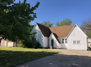 405 Hyde Park Dr, Hutchinson, KS 67502