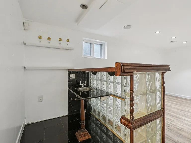 56 Gordon St — Photo 34