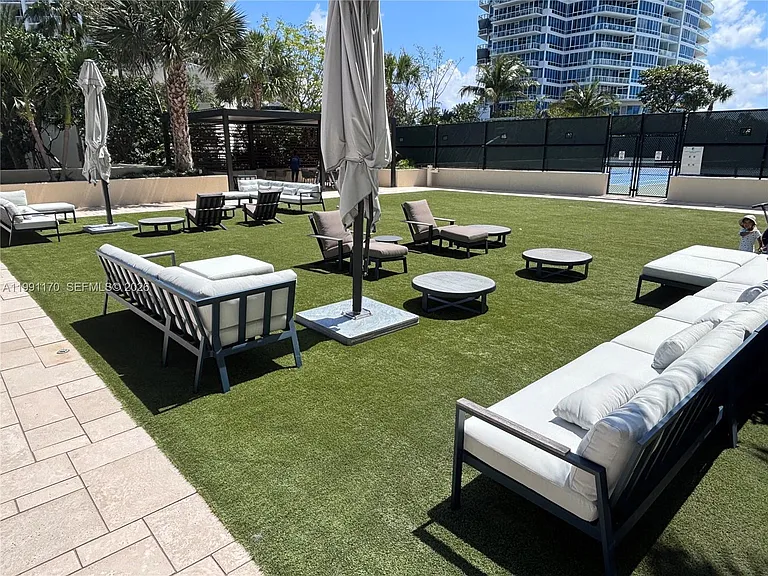 400 S Pointe Dr #408 — Photo 39