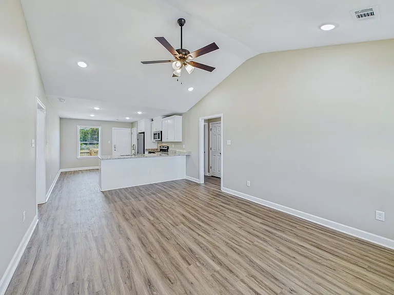 804 Pine Tree Rd — Photo 15