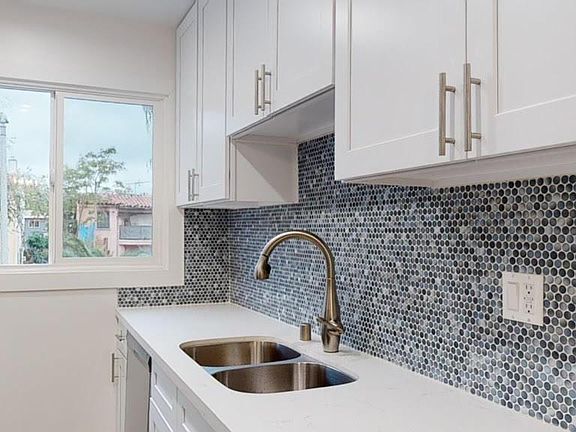 4th image of 1462 S Shenandoah St #4