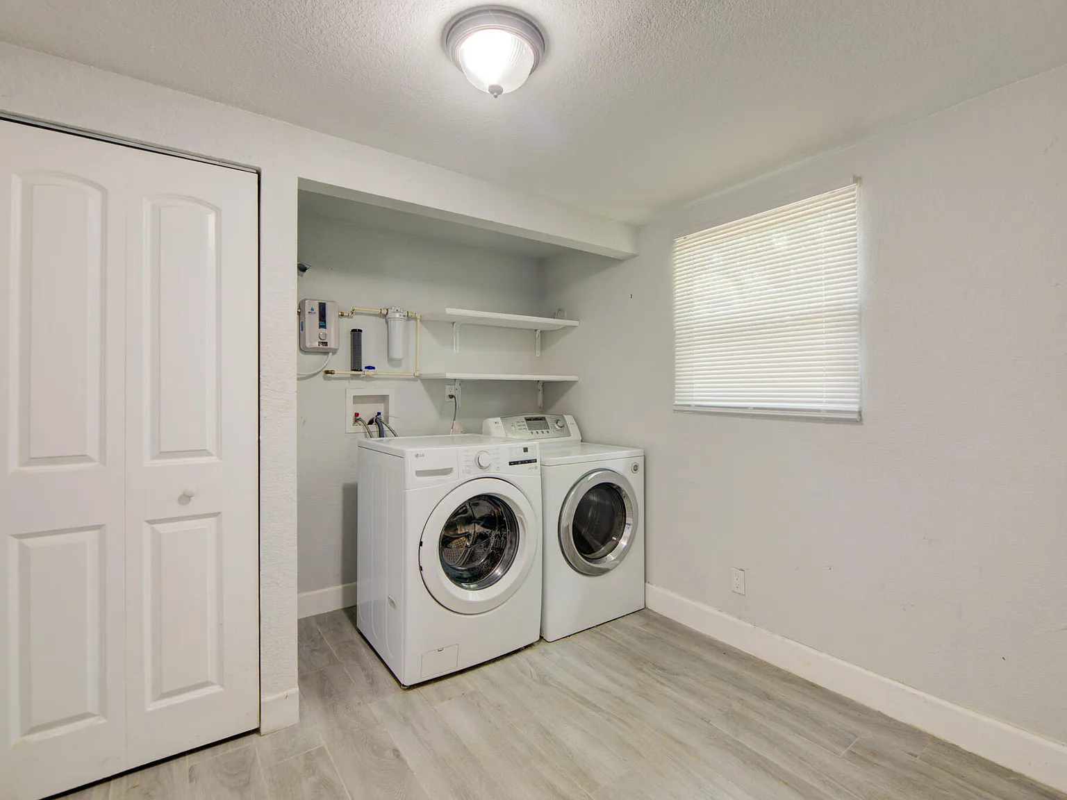 3 bed, 1.0 bath, 1397 sqft, $3,400 — Photo 3