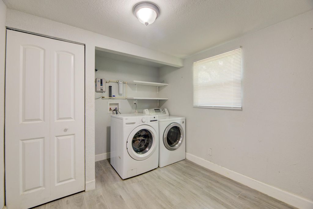 2633 NE 16TH Avenue, photo 3