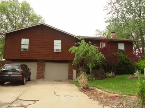 450 Wood Hollow Dr, Wentzville, MO 63385