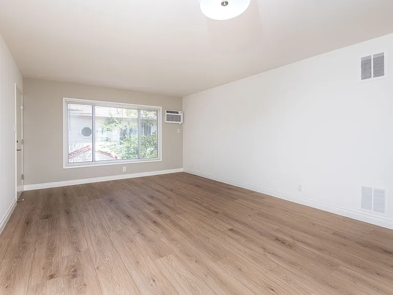 10554 National Blvd #7 — Photo 2