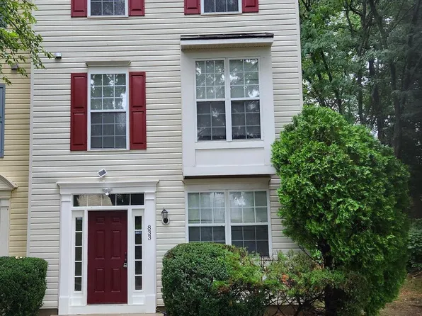 833 English Chestnut Dr, Hyattsville, MD 20785