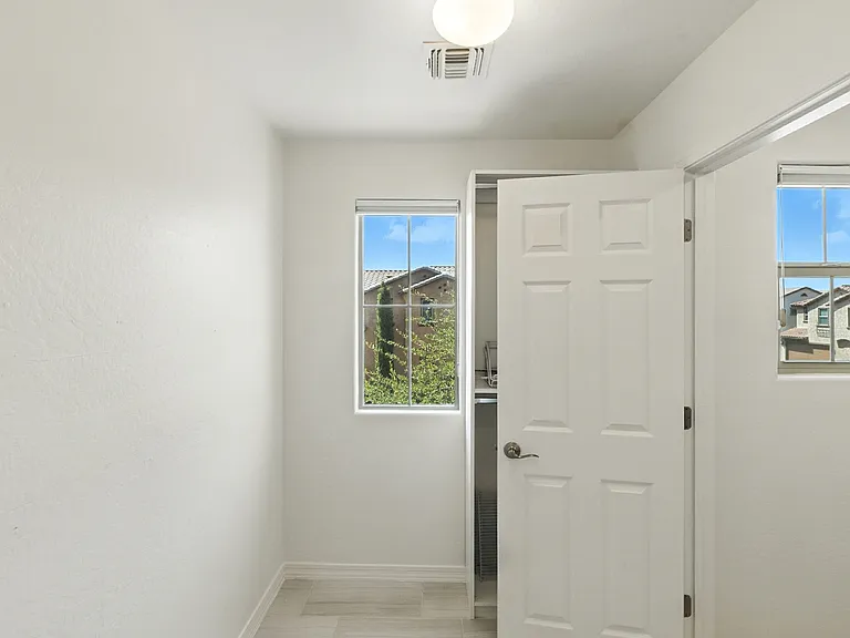 4644 E Beck Ln — Photo 16