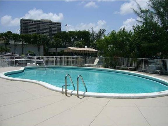 5th image of 1750 NE 115th St APT 506