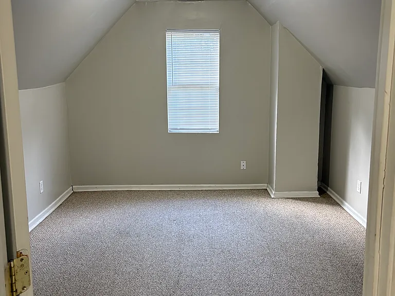 1240 Hampton Ave — Photo 16