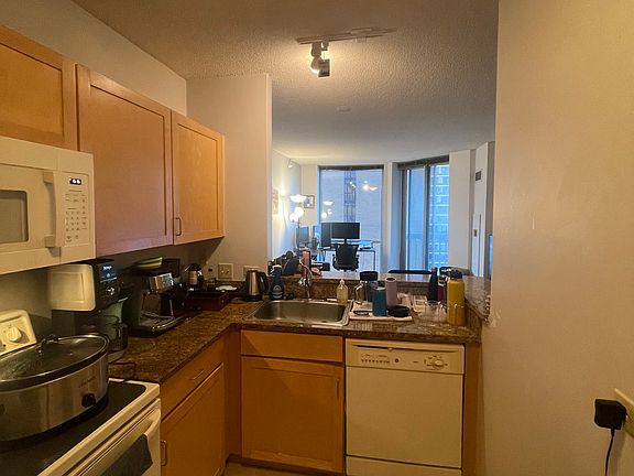 4th image of 222 N Columbus Dr APT 2907