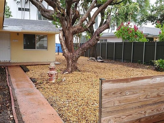 2nd image of 2905 Virginia St #2905
