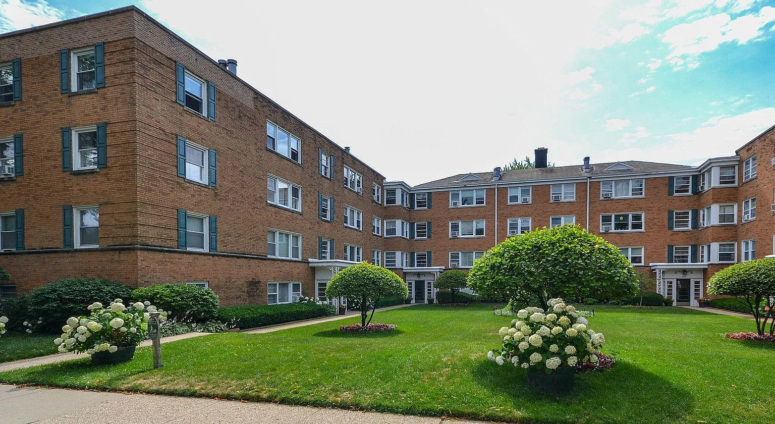 2 bed, 850 sqft, $1,785 — Photo 1