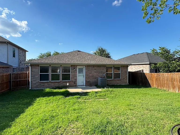 1557 Chivalry Ln — Photo 13