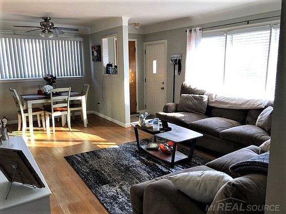 4th image of 27131 Princeton St