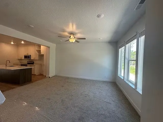 3 bed, 2.5 bath, 1500 sqft, $2,099 — Photo 4