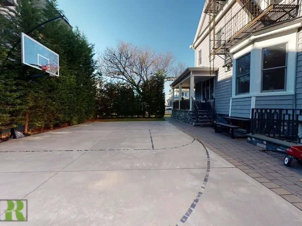 669 East 2nd Street image 9 of 44