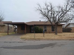 713 Park Plaza Dr, Iowa Park, TX 76367