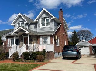 1202 New Hyde Park Rd, New Hyde Park, NY 11040