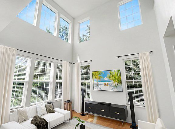 2nd image of 600 S Jade Ln