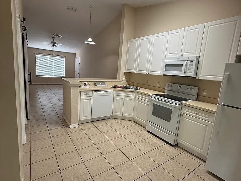141 Reserve Cir #201 — Photo 10
