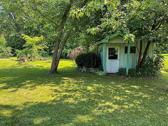 3rd image of 3624 Kawkawlin River Dr