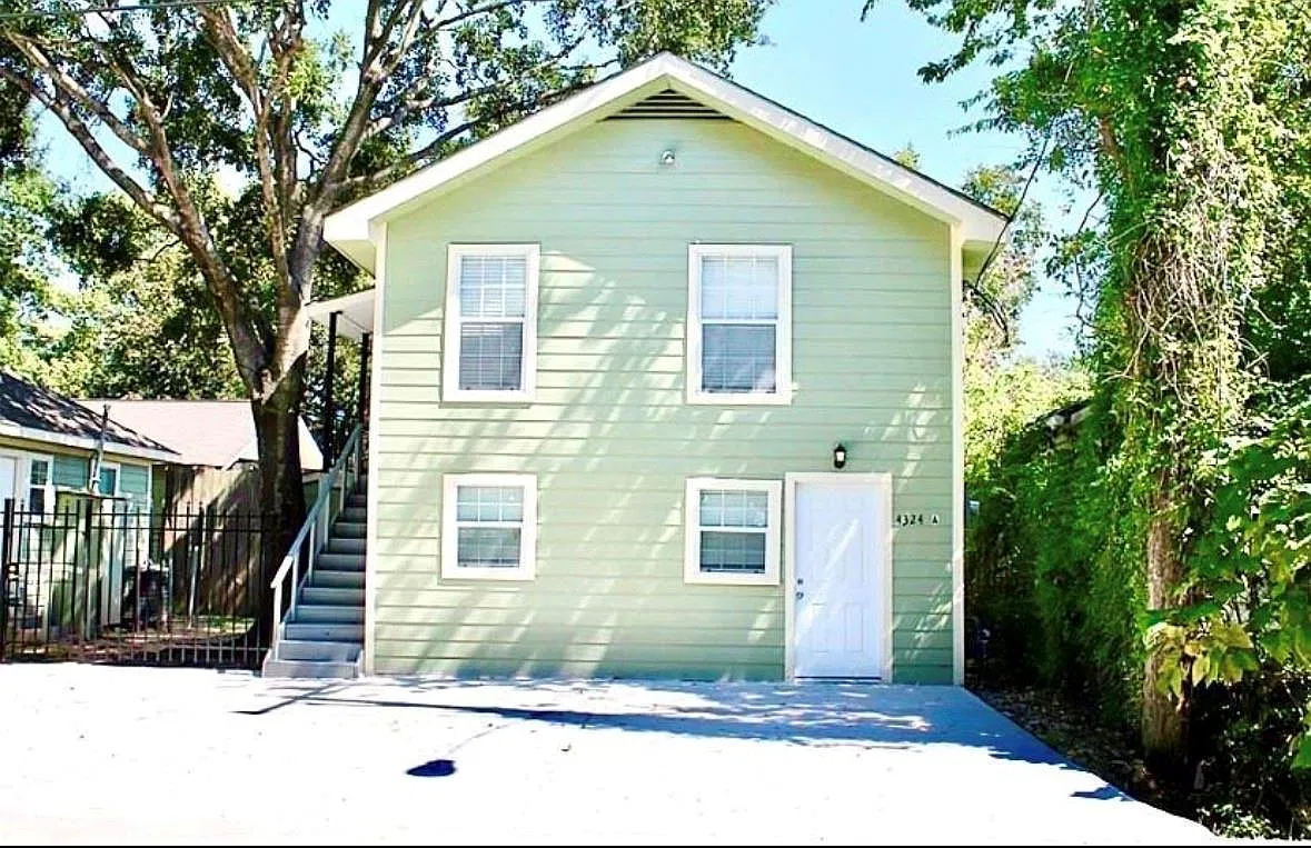 1 bed, 1.0 bath, 700 sqft, $1,000 — Photo 1