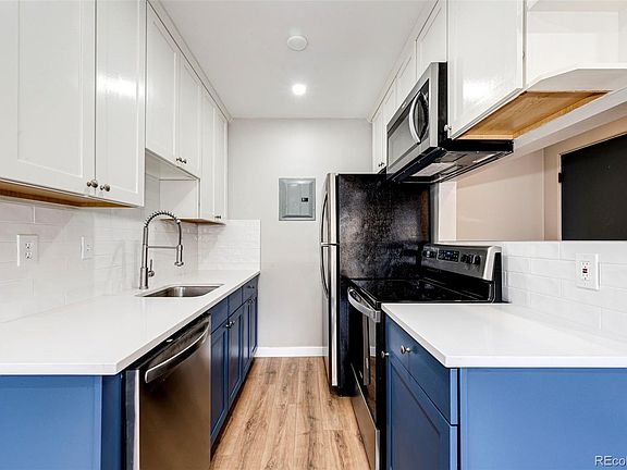 5th image of 875 Dahlia Street #205