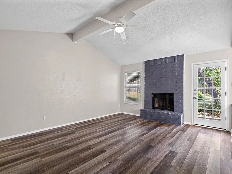 621 Russet Valley Dr — Photo 3