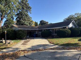 401 Flower Ln, Racine, WI 53402