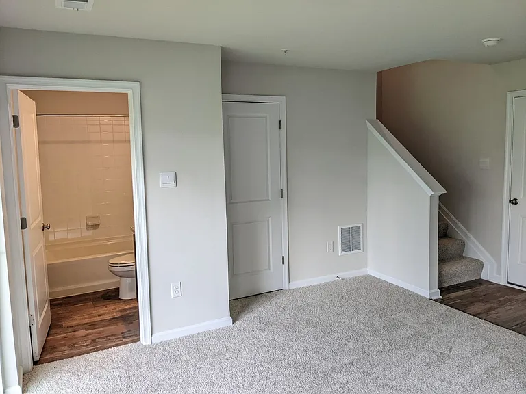 2005 Pomona Way — Photo 4