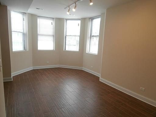 3rd image of 1110 W Balmoral Ave APT 01