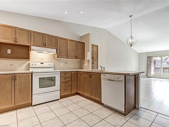 4th image of 19 Hanlon Pl #15