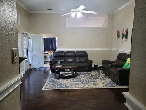 4th image of 4704 Justin Dr