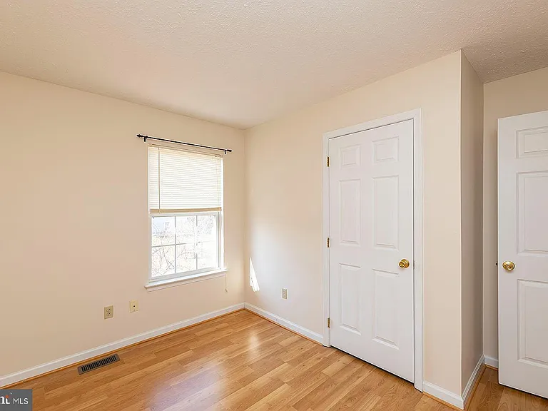304 Chatham Sq — Photo 18