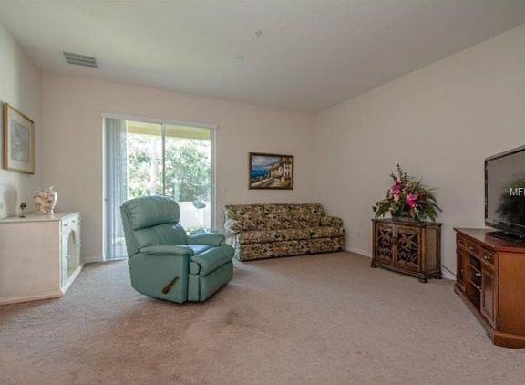 4th image of 327 White Dogwood Ln