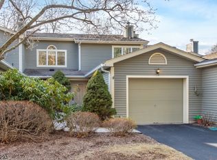 61 Old Fourth Dr, Oak Ridge, NJ 07438