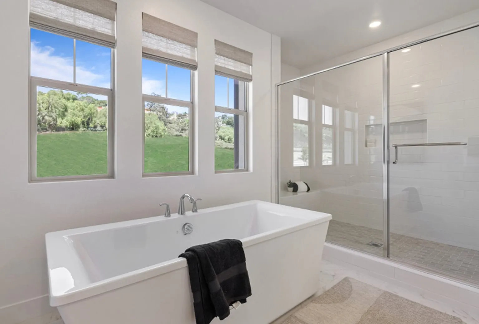 4 bed, 2484 sqft, $4,950 — Photo 3