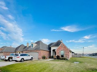 100 Meadow Gate Dr, Lafayette, LA 70508