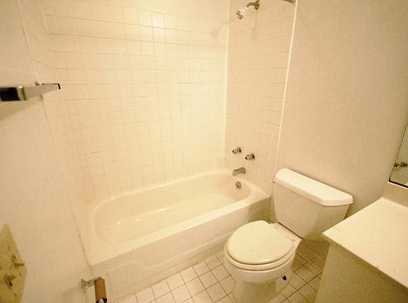 2nd image of 1000 Geyer Ave APT B