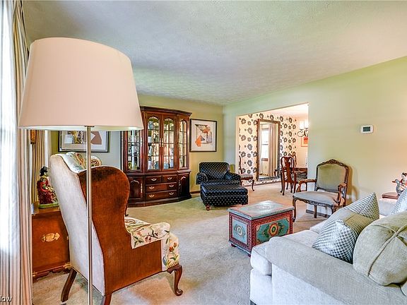 5th image of 375 Creekside Dr