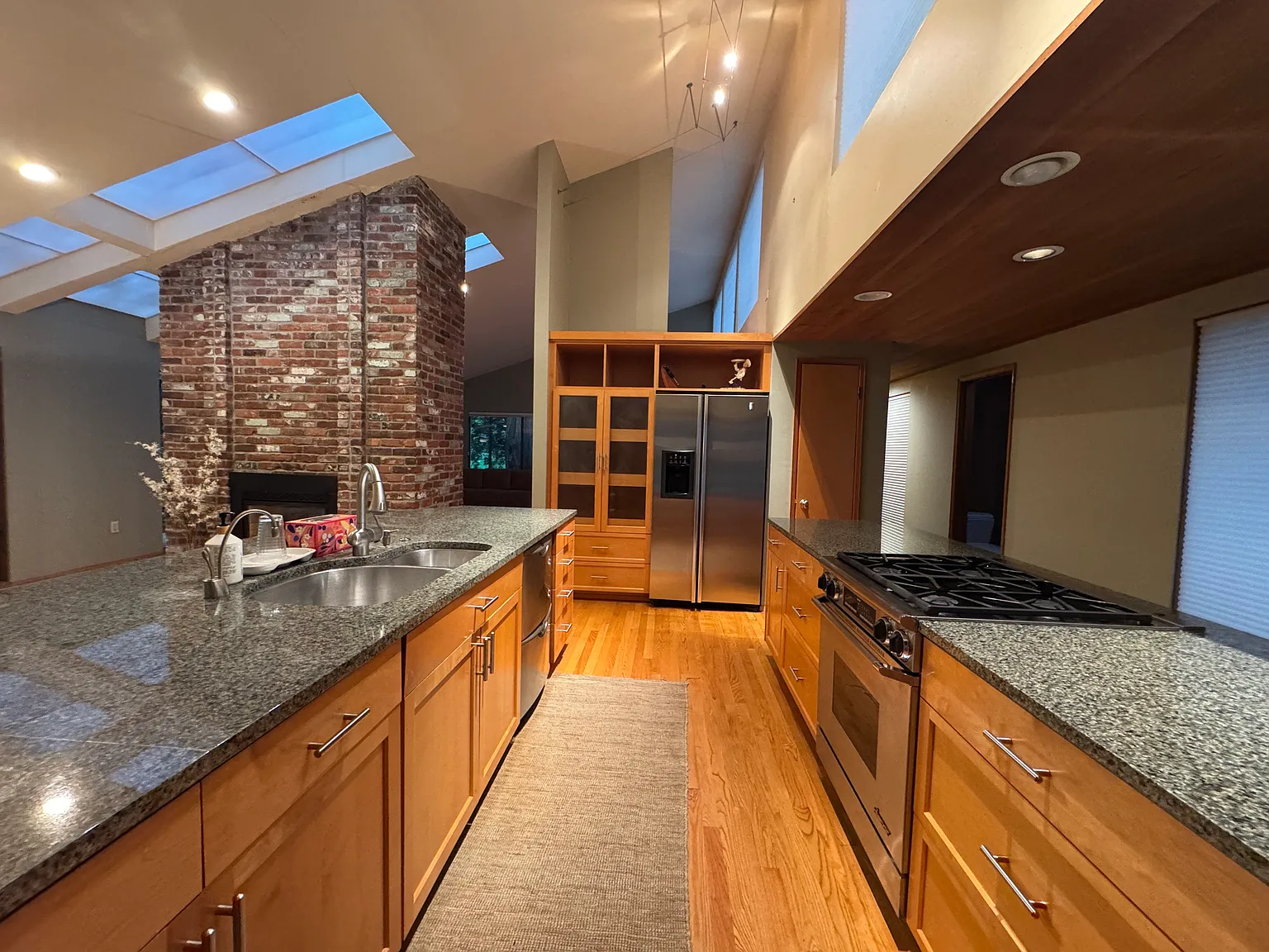 3 bed, 2.5 bath, 2580 sqft, $4,390 — Photo 4