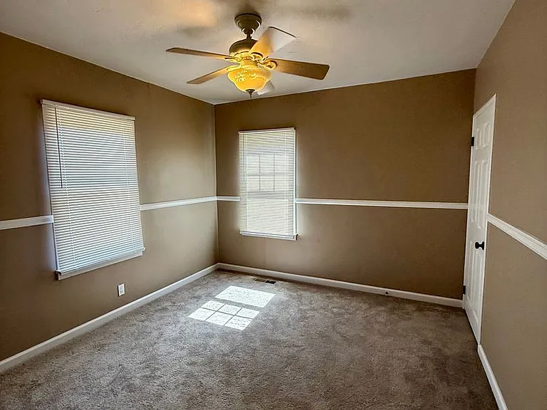 1053 N Laurel Ave — Photo 5