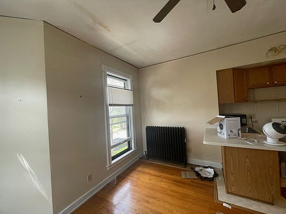 4th image of 1830 N Oakland Ave #10