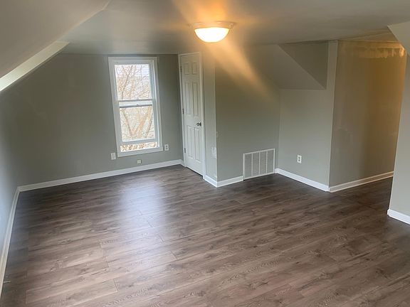5th image of 220 N Lincoln St #2