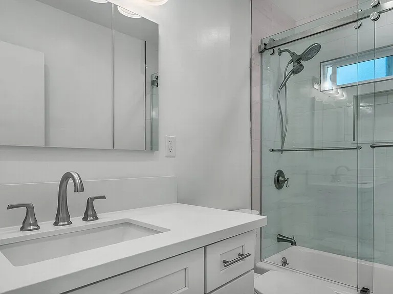 1361 N Laurel Ave #15 — Photo 11