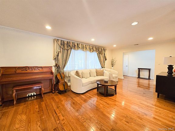 5th image of 64 Middleneck Road